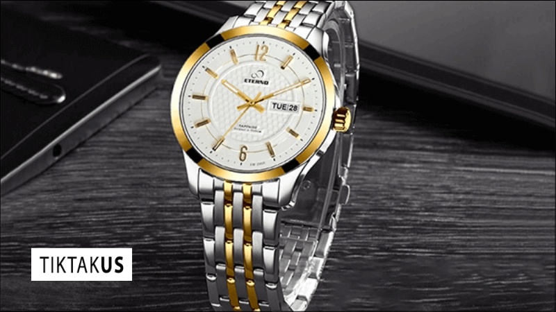 Đồng hồ demi là cách thiết kế sử dụng hai tông màu kim loại khác nhau