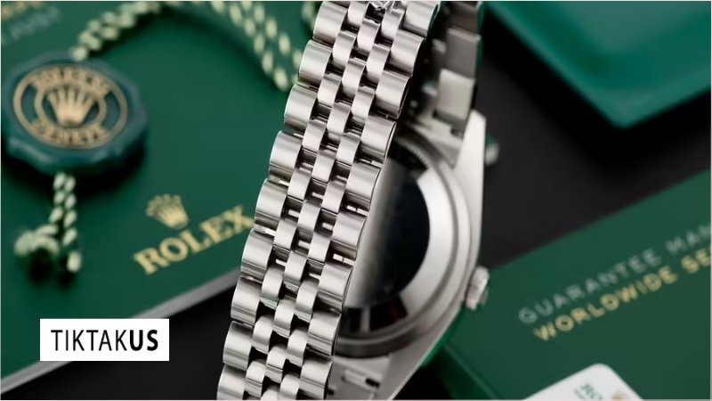 Dây Jubilee là loại dây đeo kim loại được Rolex ra mắt lần đầu vào năm 1945