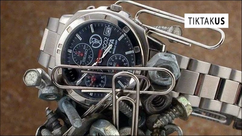 Beat Error là sự chênh lệch thời gian giữa hai nửa chu kỳ dao động của bánh lắc