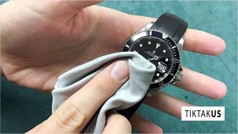 Lý do cần vệ sinh đồng hồ Rolex thường xuyên