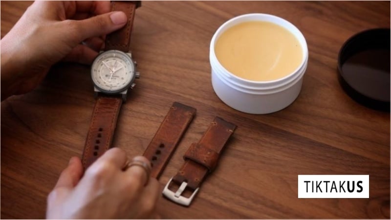 Dây da đồng hồ của bạn bị cứng