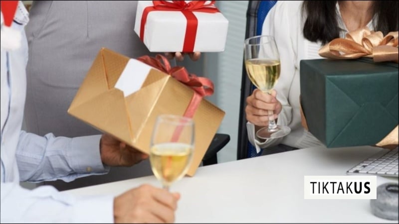 Ý nghĩa tinh tế của món quà mừng sếp thăng chức