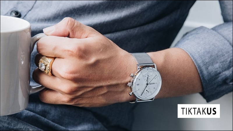 Đồng hồ mặt tròn là lựa chọn kinh điển cho cổ tay nhỏ và trung bình