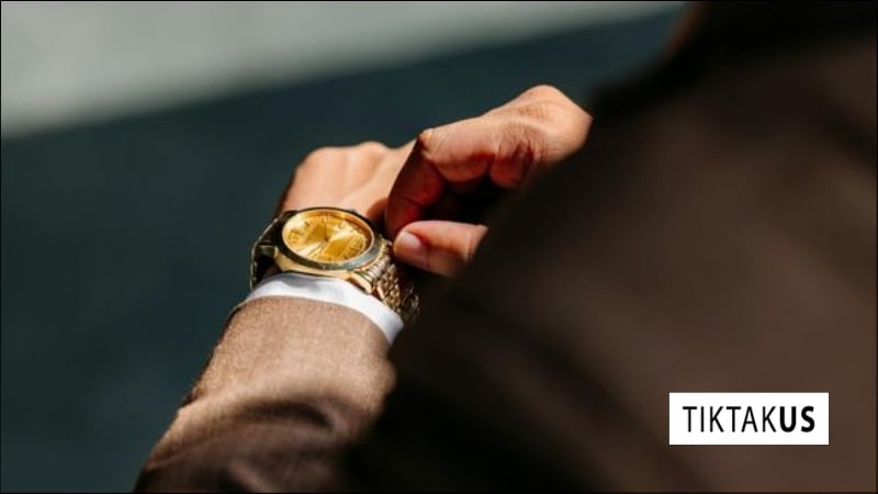 Nhóm màu tương sinh (hành Thổ): Vàng, nâu đất