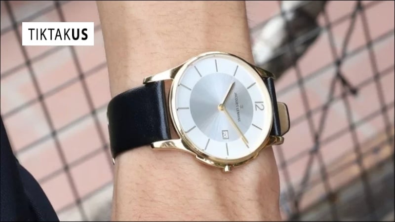 Size mặt đồng hồ cho cổ tay 18cm trong khoảng từ 42mm đến 44mm