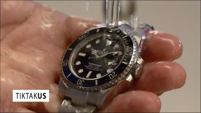 Lưu ý quan trọng trước khi vệ sinh đồng hồ Rolex