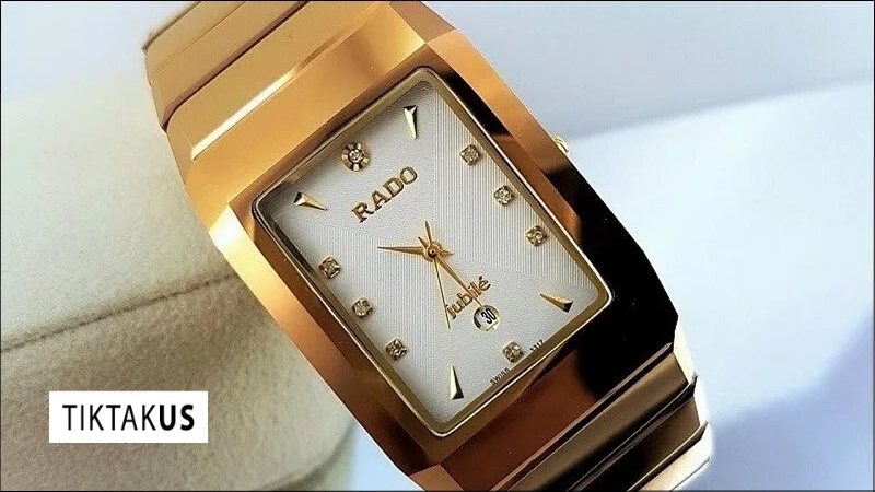 Tránh đồng hồ màu vàng