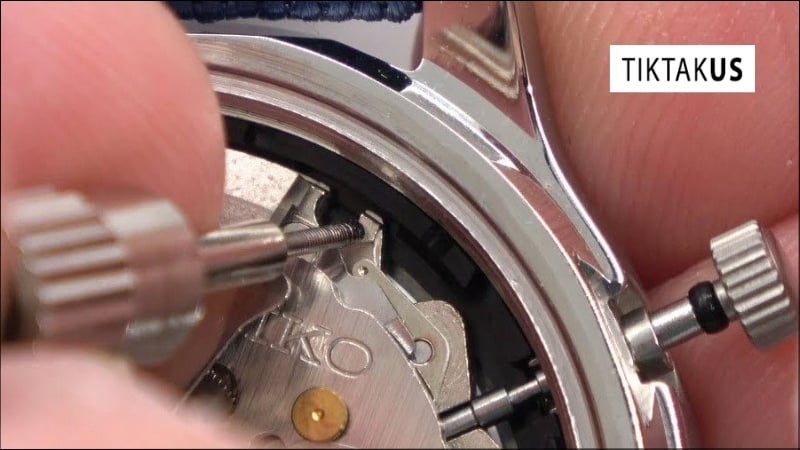 Tại sao núm vặn đồng hồ lại bị lỏng? 5 nguyên nhân thường gặp