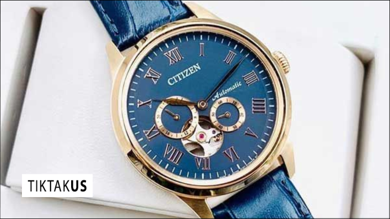 Dây da màu xanh navy: Nét chấm phá hiện đại