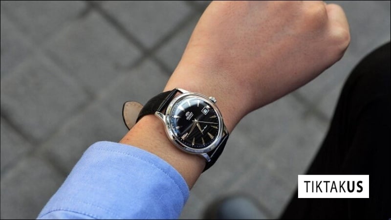 Lựa chọn nằm ở&nbsp;tỷ lệ tổng thể của chiếc đồng hồ so với cổ tay của bạn