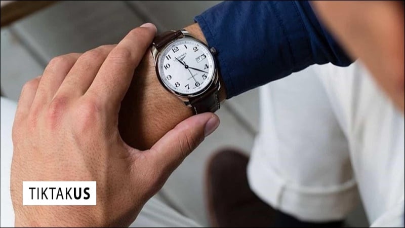 So sánh thủ công với giờ chuẩn