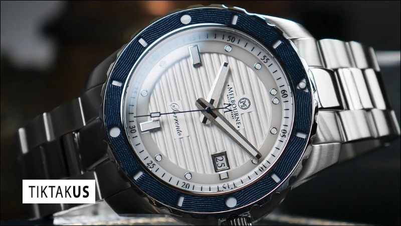 Vỏ đồng hồ MWC được làm hoàn toàn từ thép không gỉ 316L