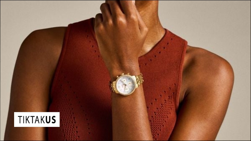 Với làn da ngăm khỏe khoắn