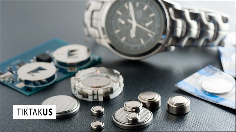 Dòng máy Quartz (Pin): Siêu chính xác và mỏng nhẹ