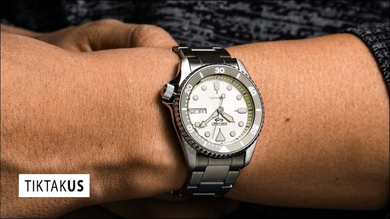 Seiko 5 Sports SRPK31K1 có đường kính chỉ 38mm