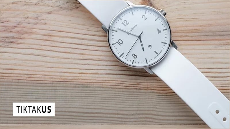 Những lưu ý khi vệ sinh dây silicon trắng