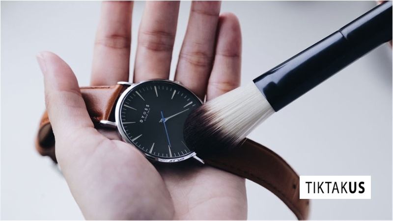 Cách bảo quản đồng hồ có nắp đáy thép không gỉ