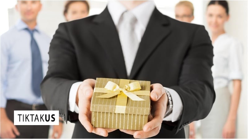 Những lưu ý khi tặng quà cho lãnh đạo nữ