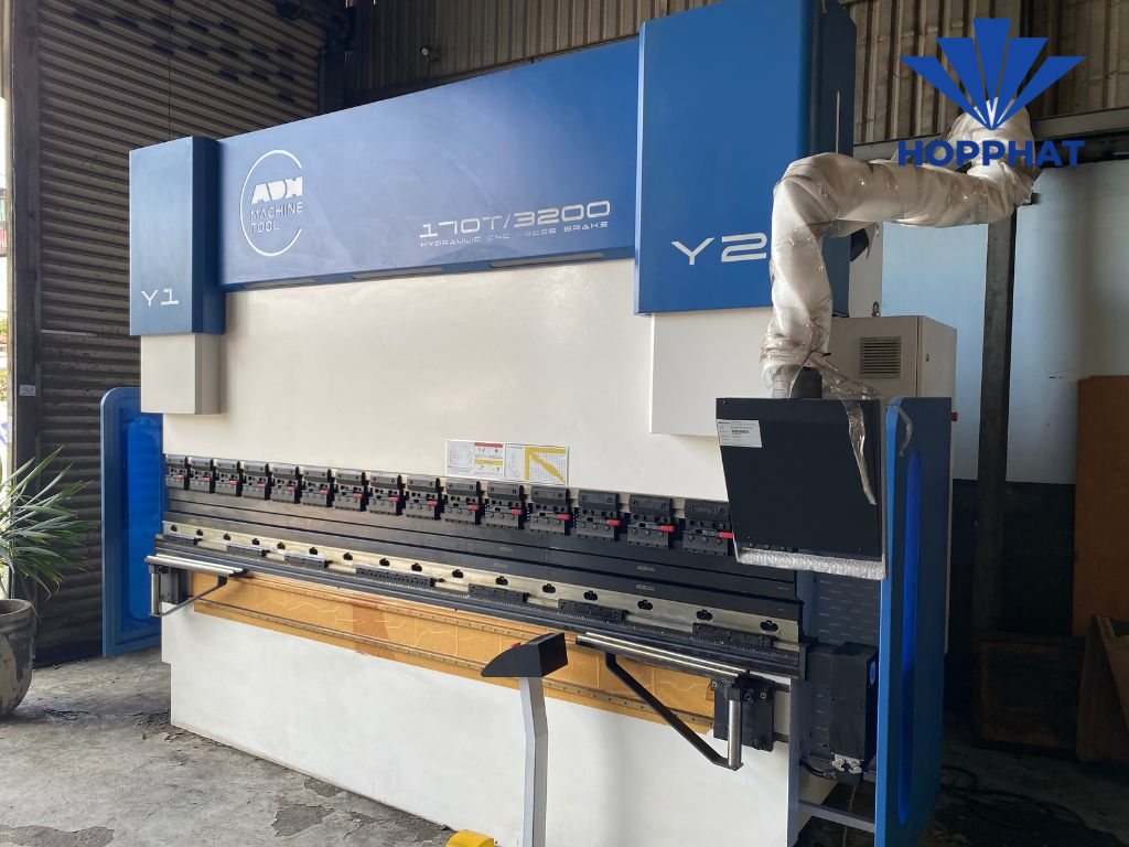 Máy chấn cnc mới