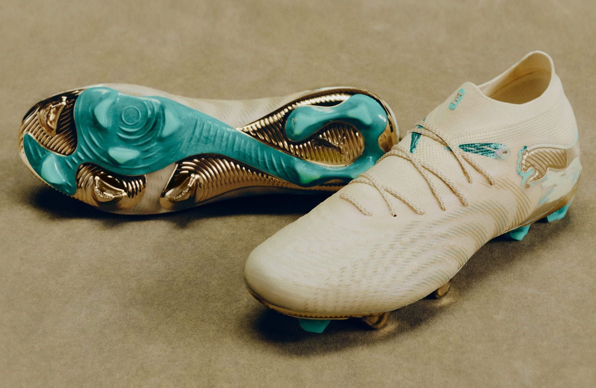 Phiên bản giày đá bóng Future 9 CNY đặc biệt