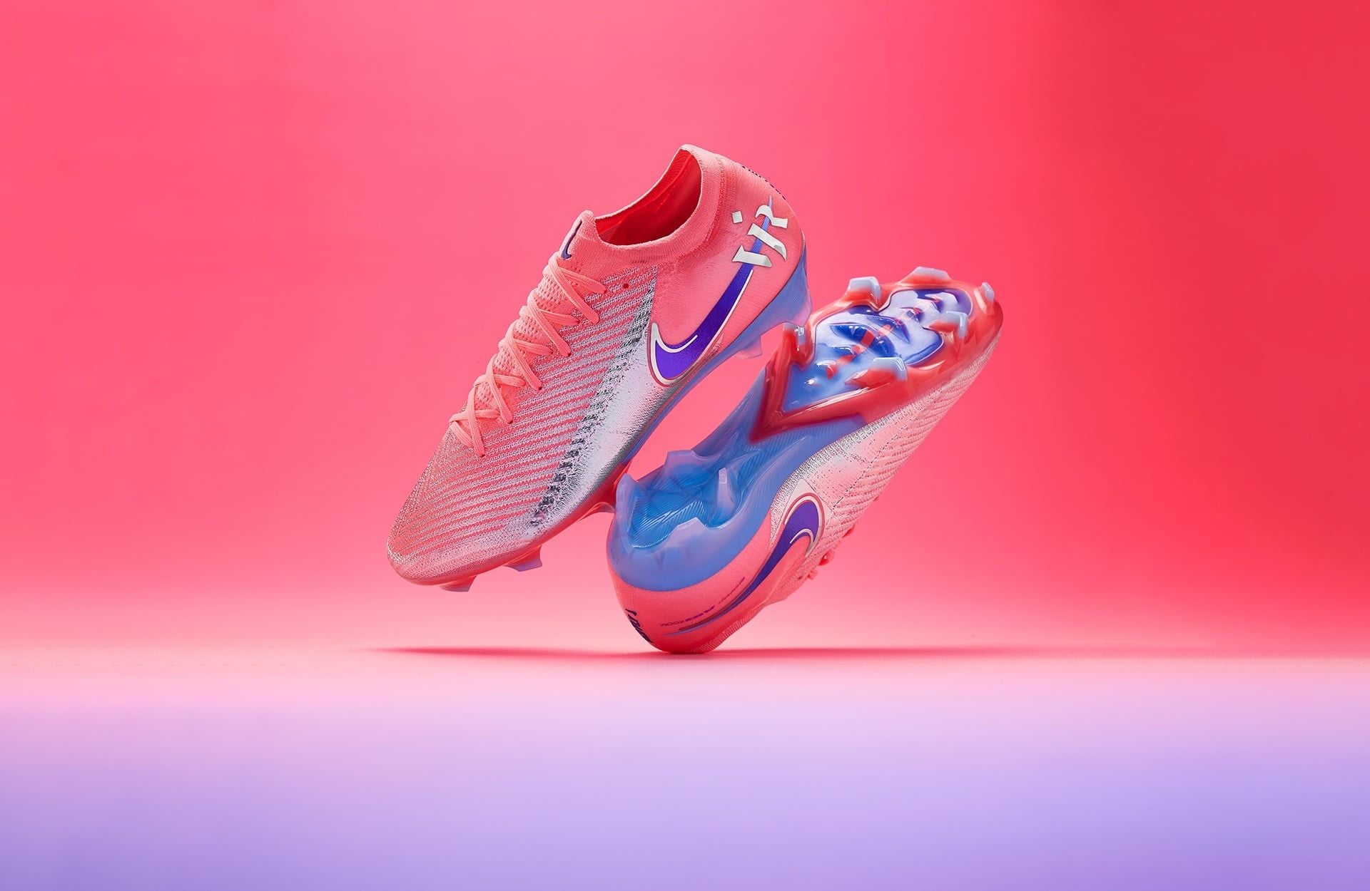 Mẫu giày đá bóng Nike Mercurial Vapor 16 Vinicius Jr.