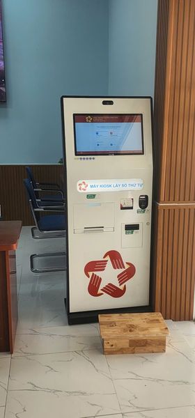 Triển khai kiosk chuyển đổi số tại UBND xã Bình Khánh