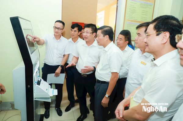 Trung tâm Hành chính công tỉnh Nghệ An triển khai Kiosk dịch vụ công