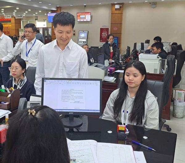 Kiosk Dịch Vụ Công Tại TTHCC Phường Hạc Thành & Chính Quyền Số