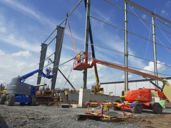 Ứng dụng xe nâng người trong xây dựng an toàn và hiệu quả