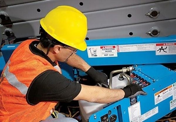 Thực hiện bảo dưỡng định kỳ xe nâng để đảm bảo hiệu quả hoạt động