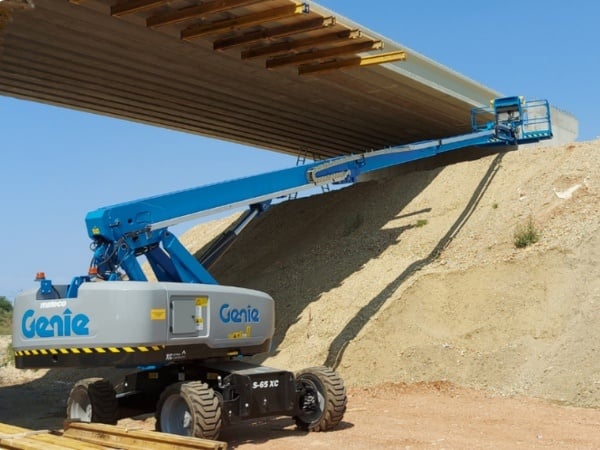 Xe nâng cần thẳng thích hợp cho các dự án quy mô lớn