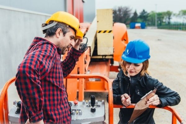 Ghi chép lịch sử bảo dưỡng xe nâng người để hạn chế tối đa nguy cơ hư hỏng đột ngột