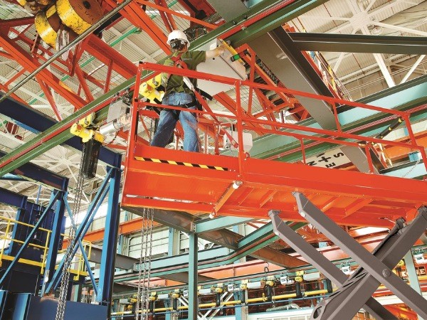 Trọng lượng xe nâng người có quyết định hiệu suất xe?