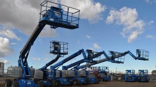 Xe nâng người chạy dầu có công suất mạnh mẽ