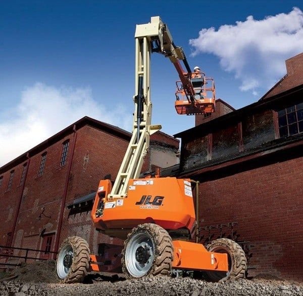 Xe nâng người Z-Boom giúp vệ sinh mặt ngoài tòa nhà và các tấm ốp chuẩn xác