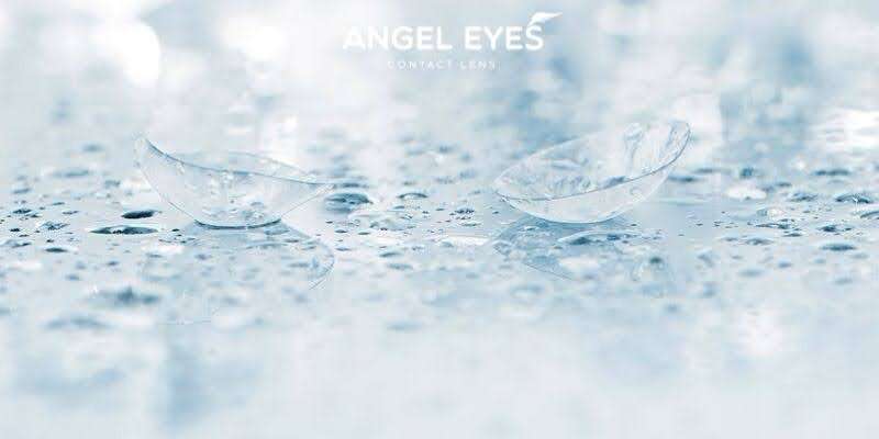 Tránh đeo lens khi trời mưa quá lớn