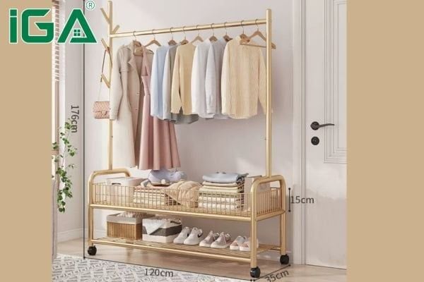 Giá treo quần áo trong phòng ngủ tiện lợi khi dùng