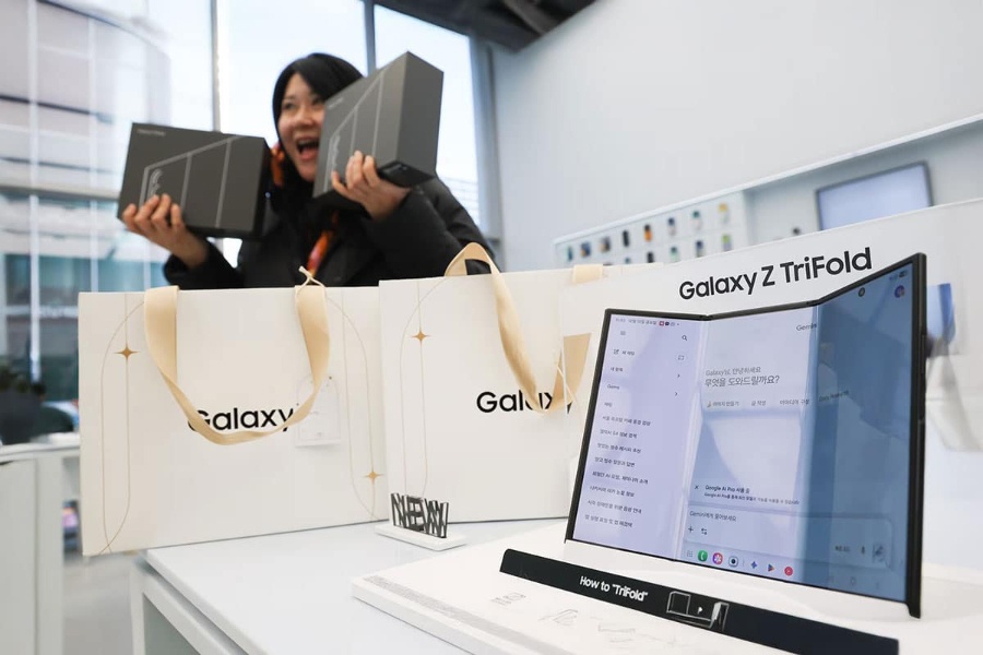 Mục Sở Thị Doanh Số Mở Bán Samsung TriFold 