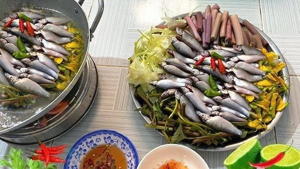 Lẩu cá linh bông điên điển