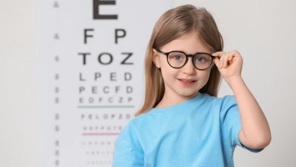 cận thị học đường