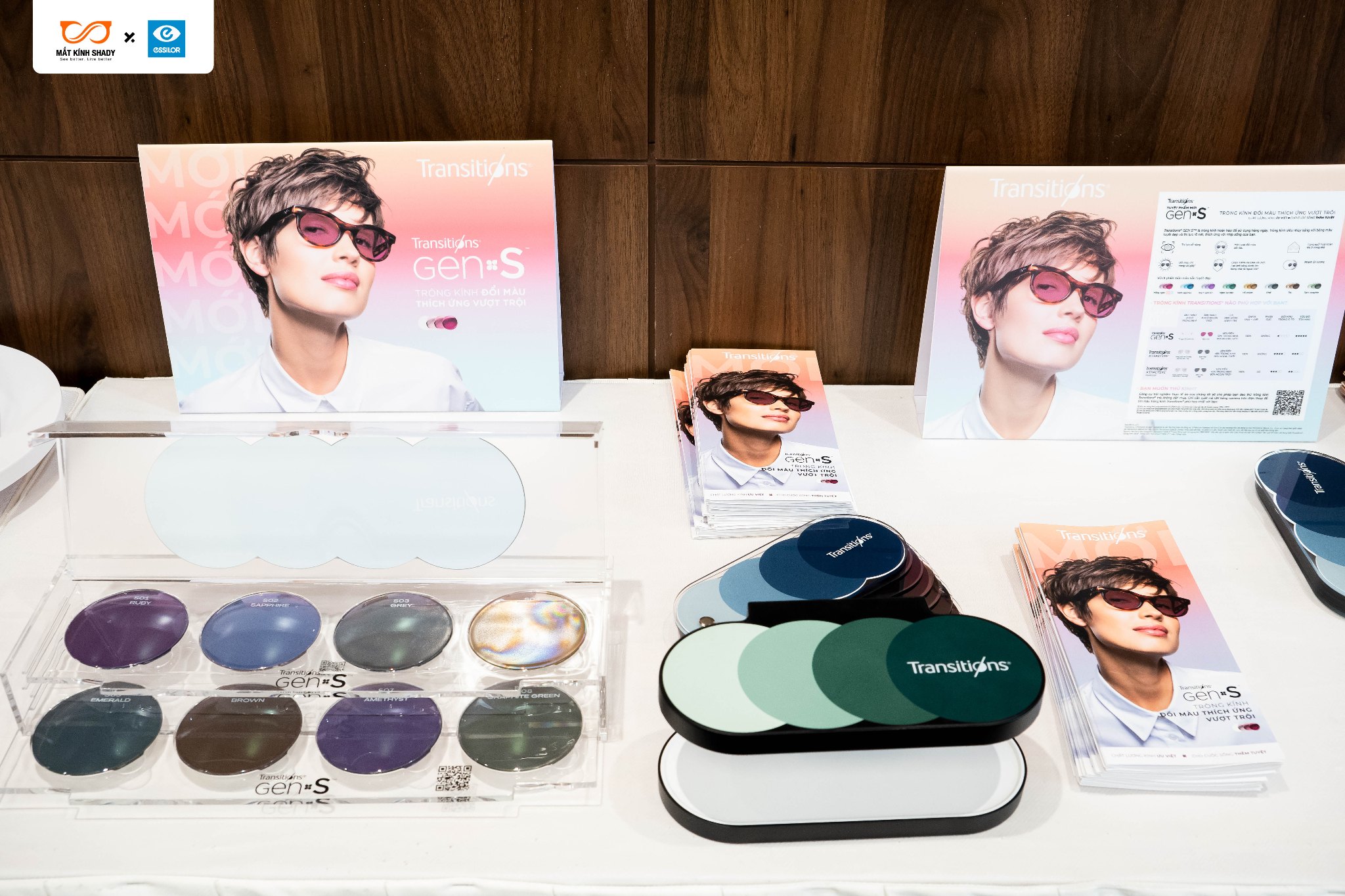 Mắt Kính Shady Hoàn Tất Đào Tạo Và Chứng Nhận Transitions Gen S Từ EssilorLuxottica