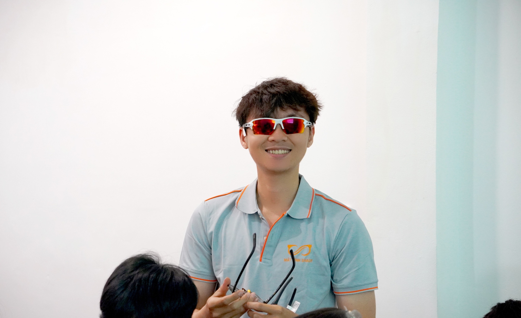 Mắt Kính Shady Tổ Chức Training Cùng EssilorLuxottica - Cập Nhật Công Nghệ Kính Oakley & MiuMiu Chính Hãng