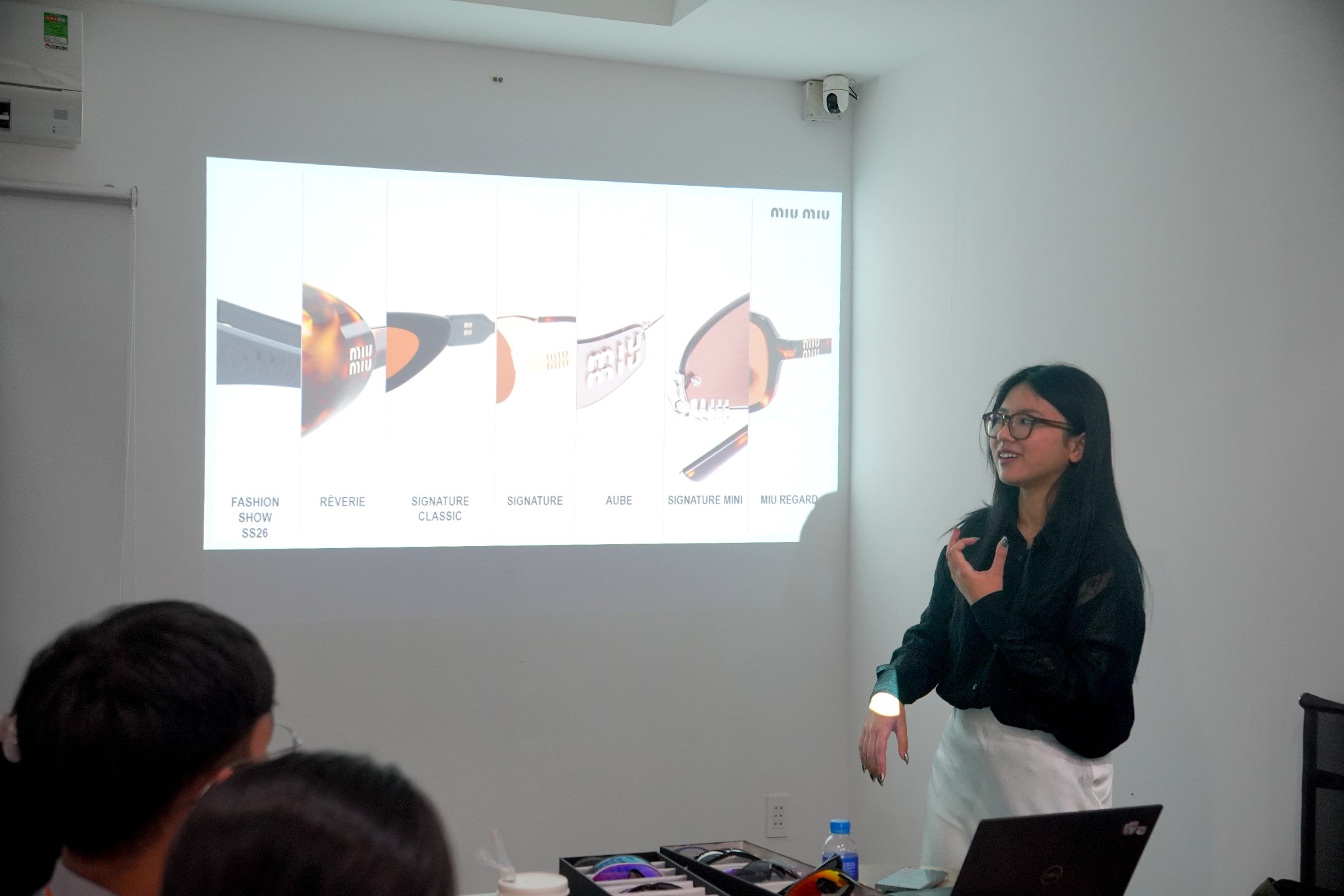 Mắt Kính Shady Tổ Chức Training Cùng EssilorLuxottica - Cập Nhật Công Nghệ Kính Oakley & MiuMiu Chính Hãng