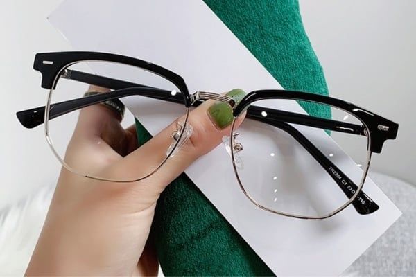 gọng kính cho người trung niên