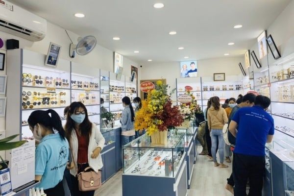 gọng kính cho người trung niên