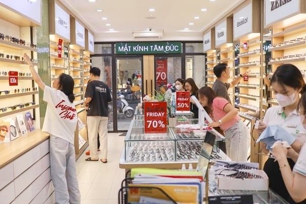 mắt kính giá rẻ