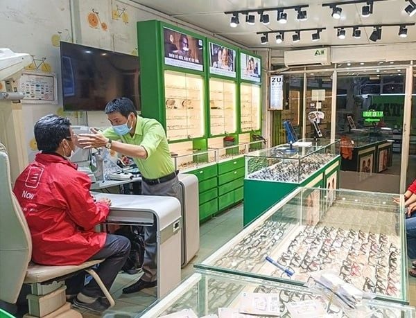 mắt kính giá rẻ