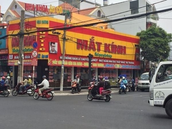 mắt kính giá rẻ