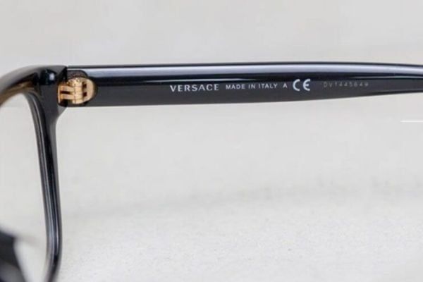 mắt kính versace