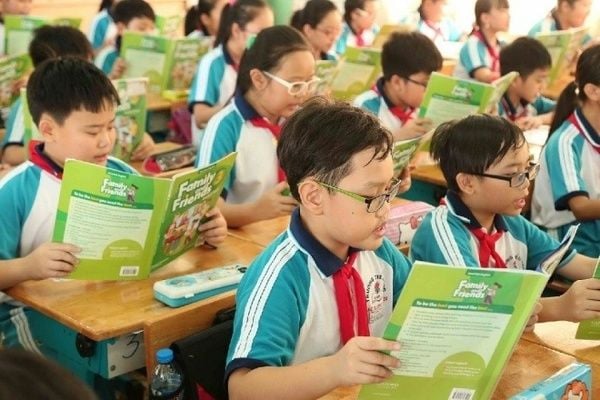 Tròng Kính Kiểm Soát Cận Thị